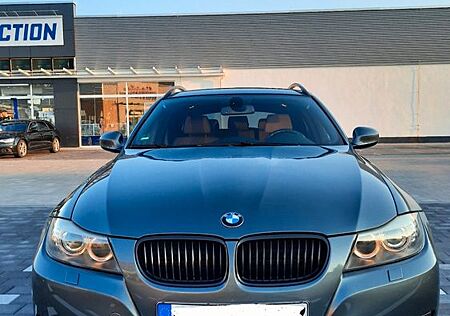 BMW 320i Touring -