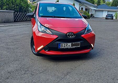 Toyota Aygo (X) Aygo (X) 1,0-l-VVT-i x x
