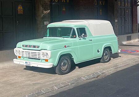 Ford F 100 Panel Truck 1559 restauriert