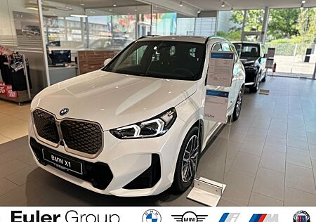 BMW iX1 gebraucht kaufen BMW iX1 eDrive 20 Sportpaket AD AHK-klappbar AHK El.