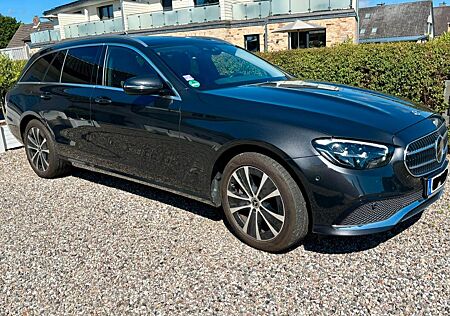 Mercedes-Benz E 300 de T Autom. Distro+ Pano 8-Fach MBUX