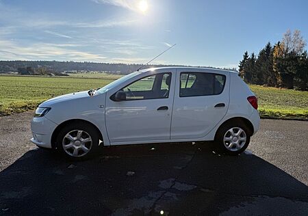 Dacia Sandero TÜV 05/27 mit Carplay