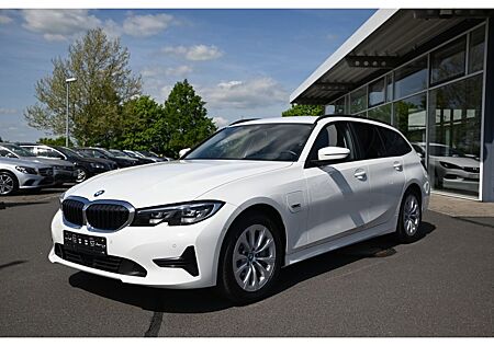 BMW 330 e Touring Navi Leder LED ACC Apple CarPlay