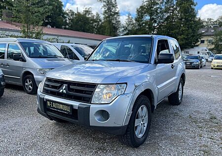 Mitsubishi Pajero 3.2 DI-D*Invite*4x4*3Türig*Automatik*TÜV