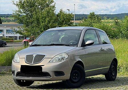 Lancia Ypsilon Y 1.2 8v Argento guter Zustand