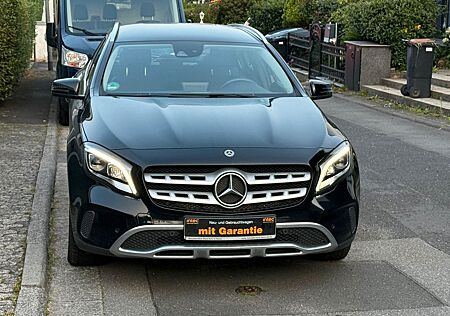 Mercedes-Benz GLA 180 Leder LED Navi