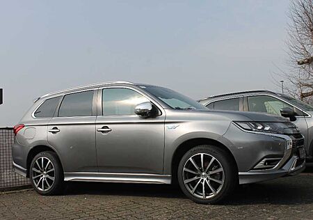 Mitsubishi Plug in Hybrid Outlander Outlander Plug-in Hybrid TOP 2.4 MIVEC 4WD+AHK