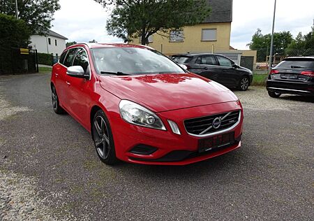 Volvo V60 Kombi R-Design Klimatr.SHZ,Navi,Blueth.AHK