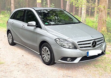 Mercedes-Benz B 180 Automatik, Navi, Klima. AHK, 10/2012, 137tkm