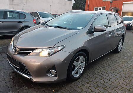 Toyota Auris 1,4d Touring Sports Edition