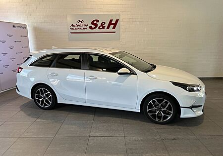 Kia Cee'd Sportswagon cee'd SW 1,5T Spirit NAVI AAC PDCh Tempo LED AZV