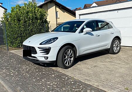 Porsche Macan / Approved 08/25