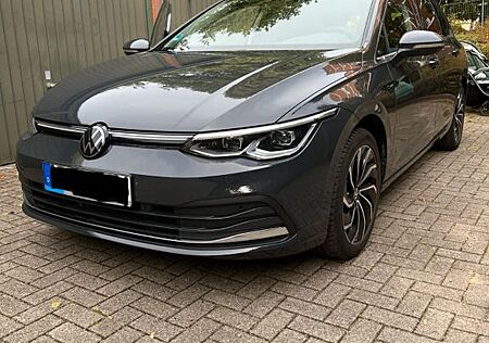 VW Golf Volkswagen VIII Variant 1.5 eTSI OPF DSG St