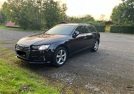 Audi A4 Avant 2.0 TFSI Design Ultra voll !!