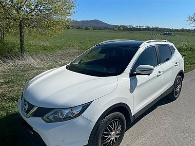 Nissan Qashqai 1.2 - mit Panoramadach
