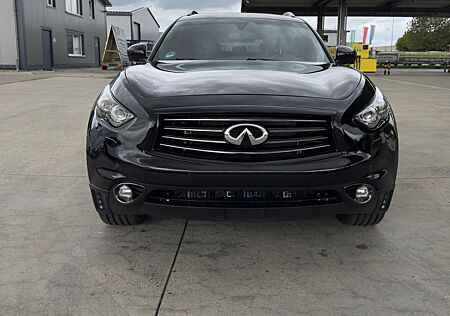 Infiniti QX70 30d S, 8 Fach neu bereift, AHK