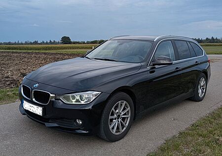 BMW 320d Touring - Navi Sportsitz AHK 8fach bereift