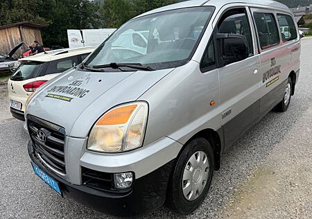 Hyundai H-1 Starex