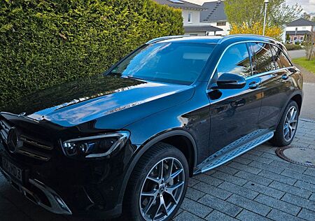 Mercedes-Benz GLC 300 e 4MA Garantie Pano 20 Zoll AMG