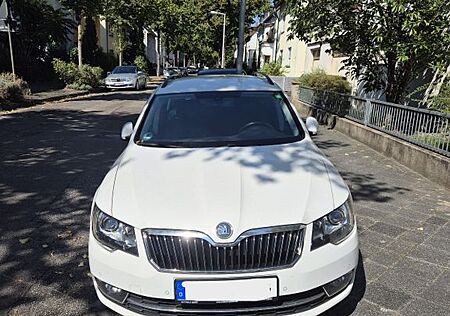 Skoda Superb 2.0 TDI Green tec Exclusive Combi