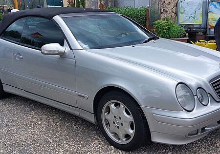 Mercedes-Benz 230
