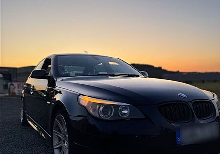 BMW 523i -