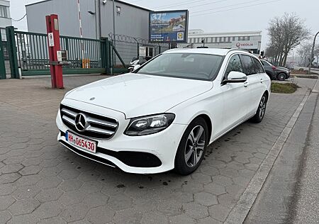 Mercedes-Benz E 200 -Avantgarde-Navigation-Kamera-PDC-TOP