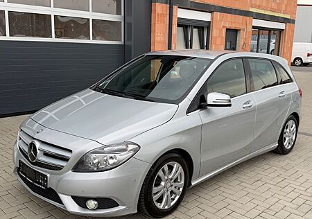 Mercedes-Benz B 180 CDI *2 HAND*TEILLEDER*AHK*TEMPO*NAVI*SHZ*