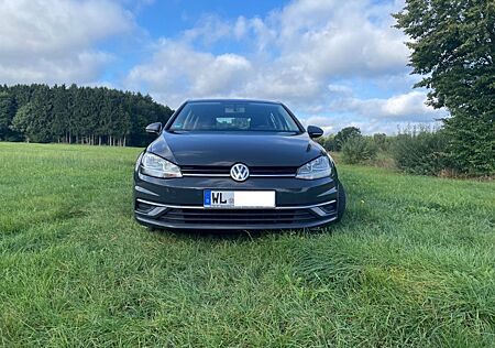 VW Golf Volkswagen 1.6 TDI SCR Comfortline