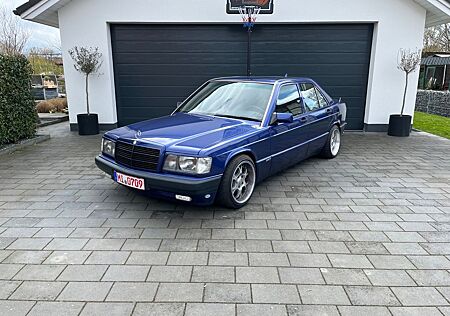 Mercedes-Benz 190 AVANTGARDE AZURRO
