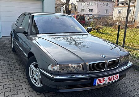 BMW 730d 2.HDKomfortsitze+S.Dach+AHK+4xSitzheizung
