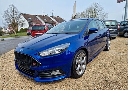 Ford Focus 2.0 Lim. ST TÜV NEU/KLIMA/RECARO/SR&WR/E-6