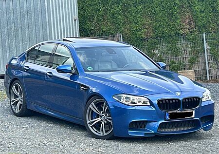 BMW M5 * HUD*SOFTCLOSE*SSD*