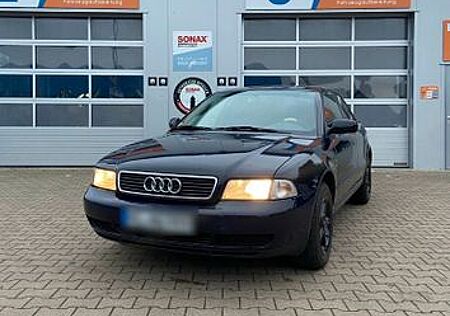 Audi A4 1.6 -