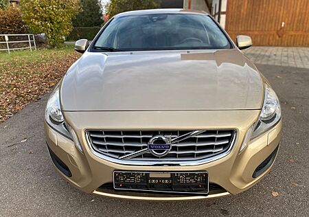 Volvo V60 Kombi Momentum*PDC*Shzg*TÜV 11.2026*