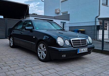 Mercedes-Benz E 240 ELEGANCE Elegance
