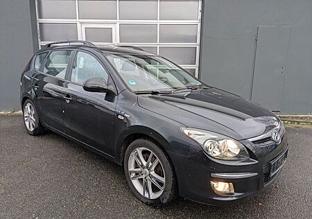 Hyundai i30 CW blue 1.6 Style*AHK*PDC*Klima*