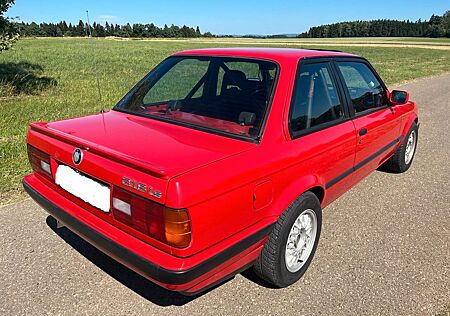 BMW 318 is Ringtool Rennwagen Rallyeauto