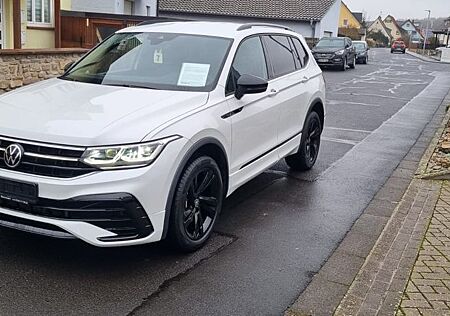 VW Tiguan Allspace Volkswagen R-Line 4Motion Black & Style
