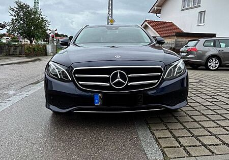 Mercedes-Benz E 220 d 4MATIC T Autom. -