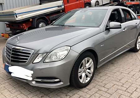 Mercedes-Benz E 220 gebraucht kaufen Mercedes-Benz E 220 CDI BlueEFFICIENCY AVANTGARDE
