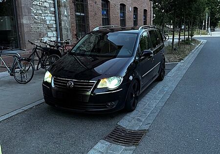 VW Touran Volkswagen 2.0 TDI 125 kW DSG DPF Highline Highline