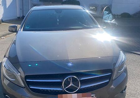 Mercedes-Benz A 180 -