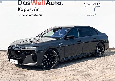 BMW M760e xDrive/MPerformance/Inno/Conossieur/B&W/21