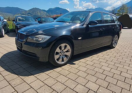 BMW 325i xDrive, AUTOMATIK, LEDER, PANO!!!!!