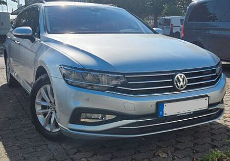 VW Passat Variant Volkswagen 1.6 TDI SCR DSG Business Vari...
