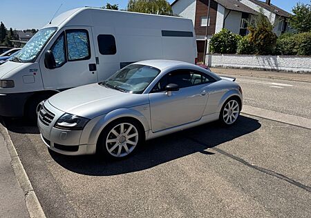 Audi TT Coupe 1.8T quattro 165 kW -