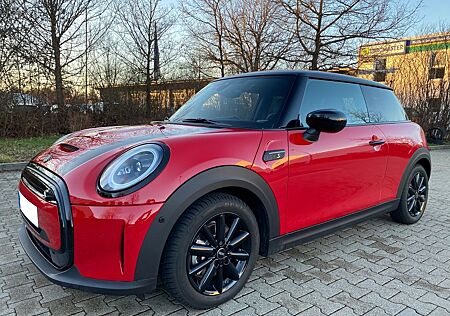 Mini Cooper SE Classic Trim H&K Pano Lenkradheizung