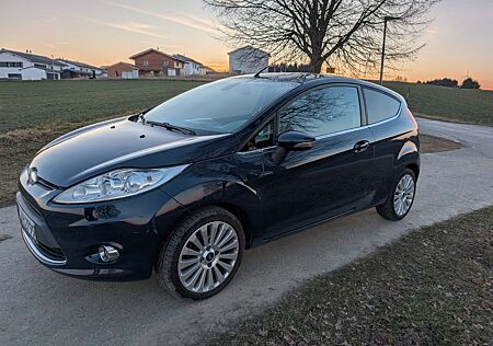 Ford Fiesta 1,25 60kW Titanium, 8fach bereift auf Alu