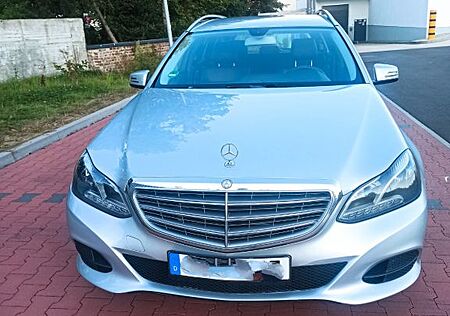 Mercedes-Benz E 200 BlueTEC T -fährt top, täglicher Gebrauch